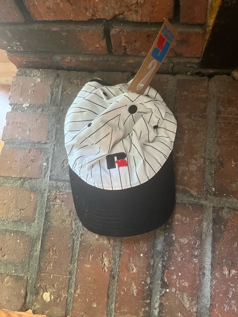 NEW Russell Athletic White Pinstripe Baseball Cap with Black Brim (Rm85)
